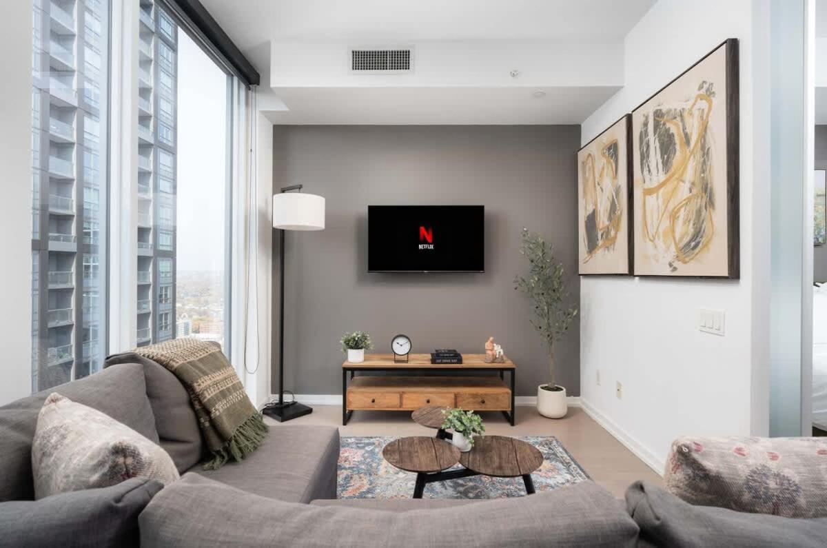 Sunset Views in Chic Condo by Cn Tower