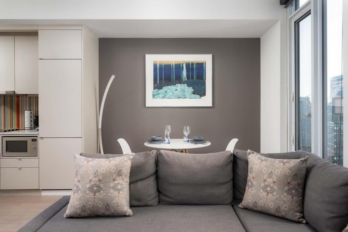 Sunset Views in Chic Condo by Cn Tower
