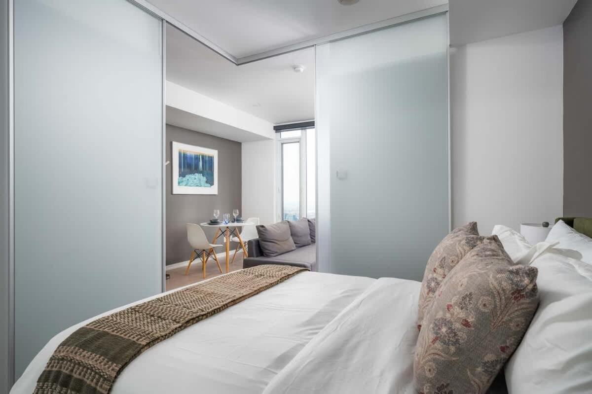 Sunset Views in Chic Condo by Cn Tower