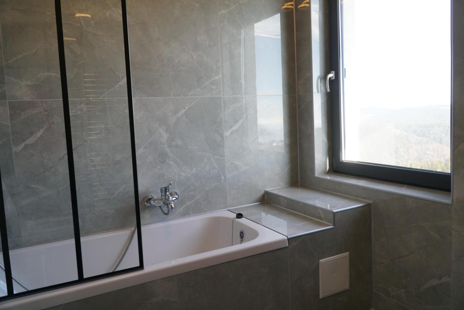Alpine Blu - Horezu - Varful lui Roman - Sauna, Hot Tub & Gym view 4