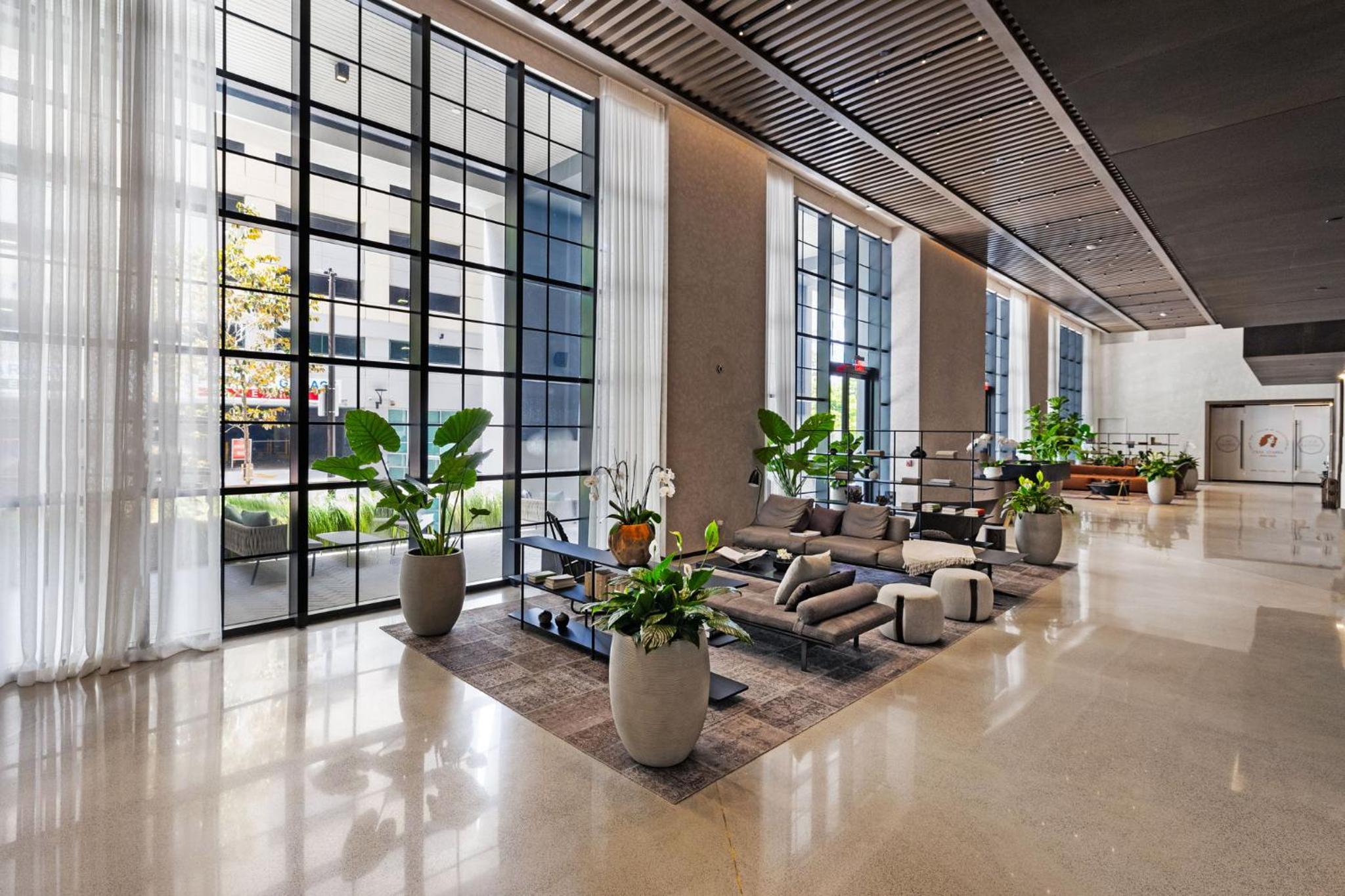 Luxury Studio on 47th! Floor in Downtown Miami