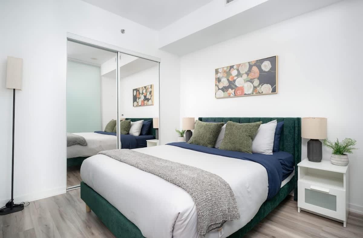 Midsize 1BD Condo in Downtown Core