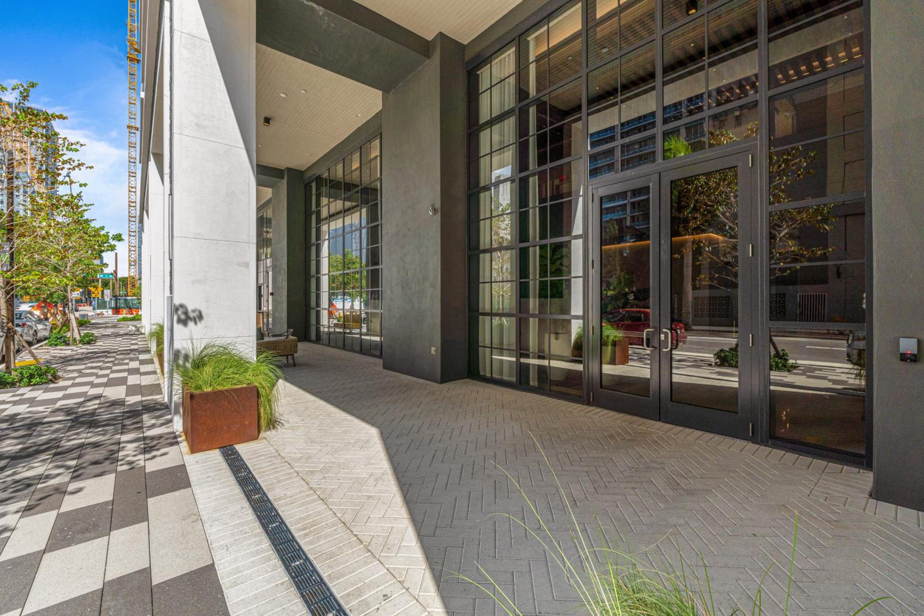 Luxury Studio on 47th! Floor in Downtown Miami