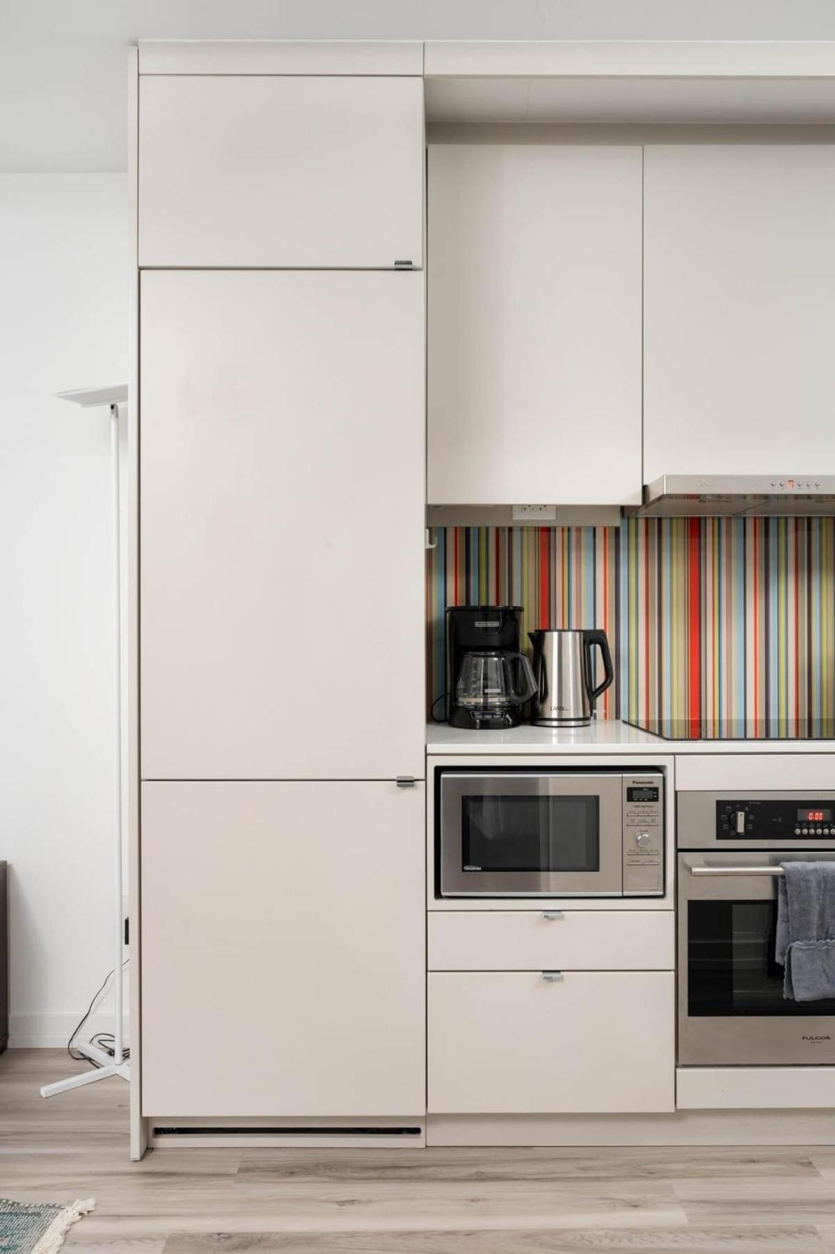 Midsize 1BD Condo in Downtown Core