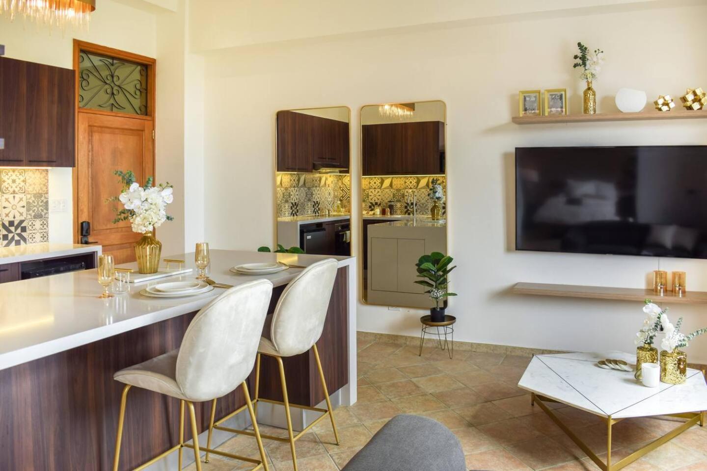 Best Location-fancy Apartment In Cascoviejo view 4