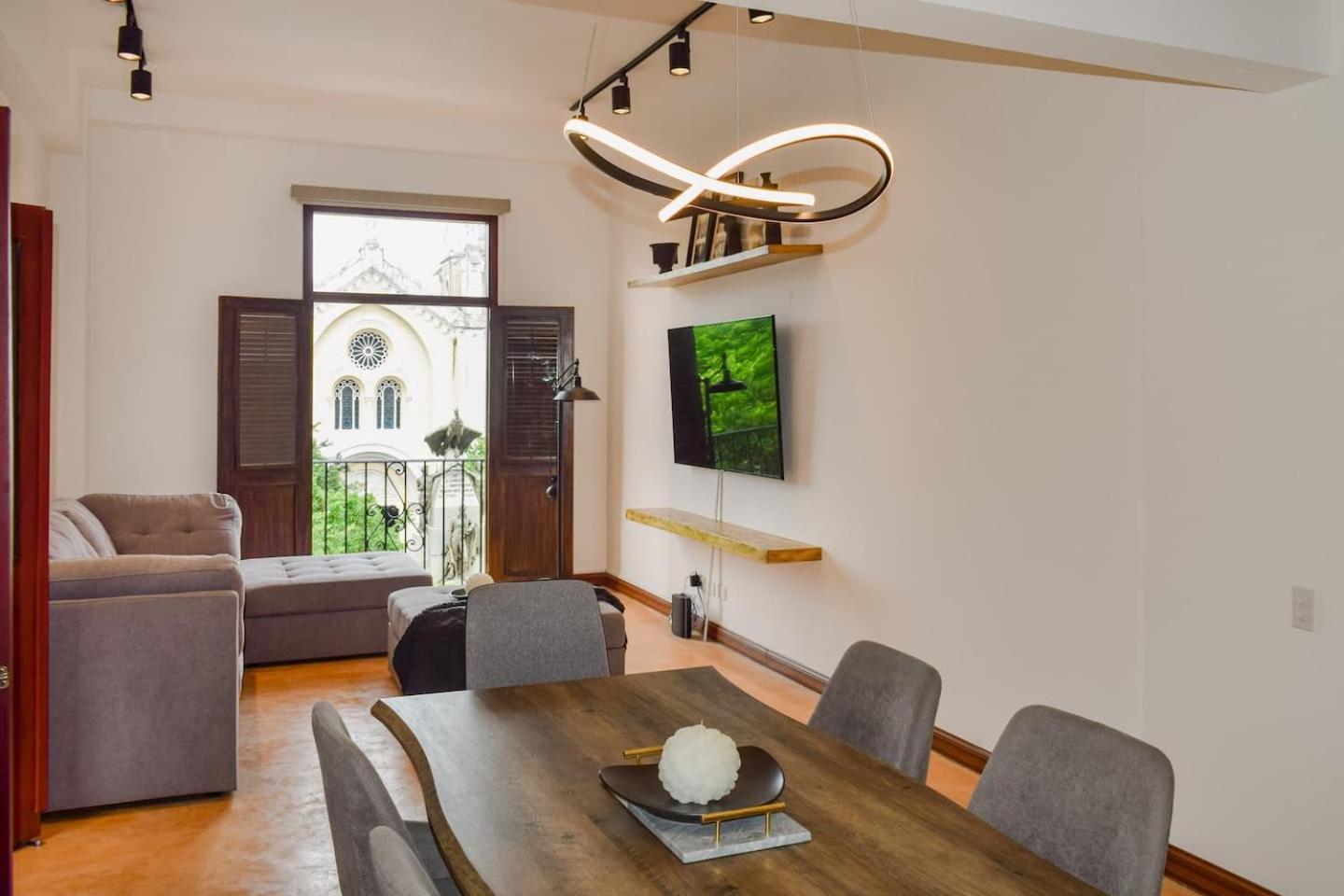 Best Location - Spacious And Fancy Apt view 3