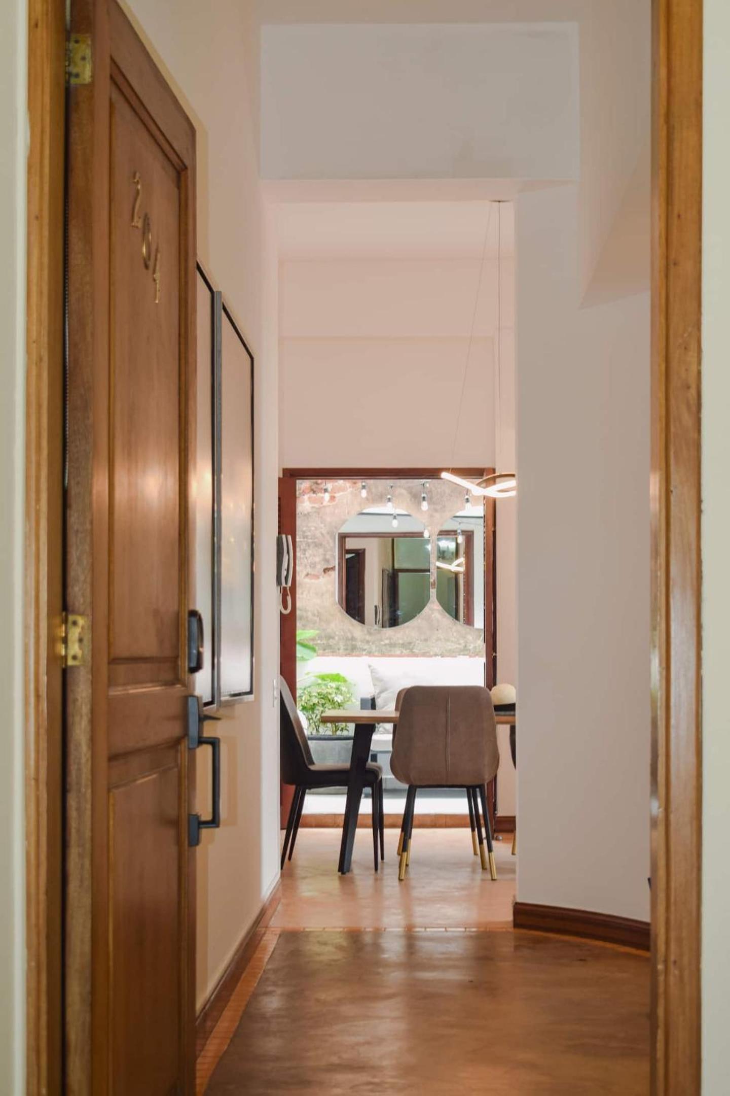 Best Location - Spacious And Fancy Apt view 2