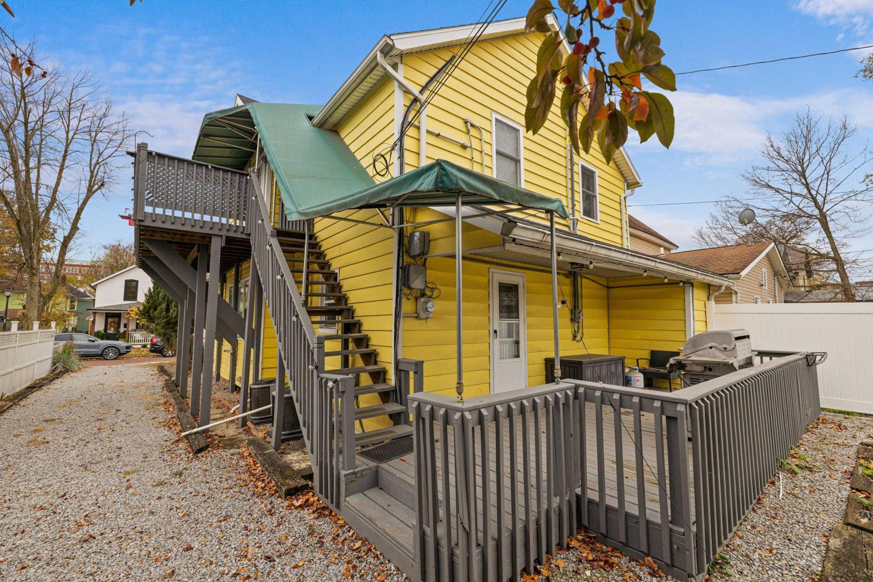Vintage West Central Apt Walkable Free Parking!