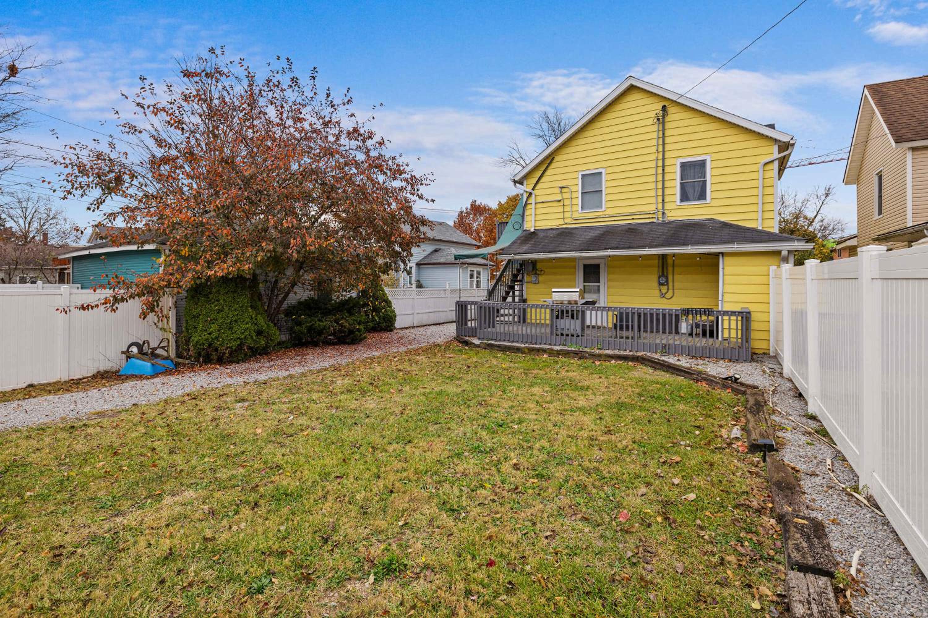 Vintage West Central Apt Walkable Free Parking!
