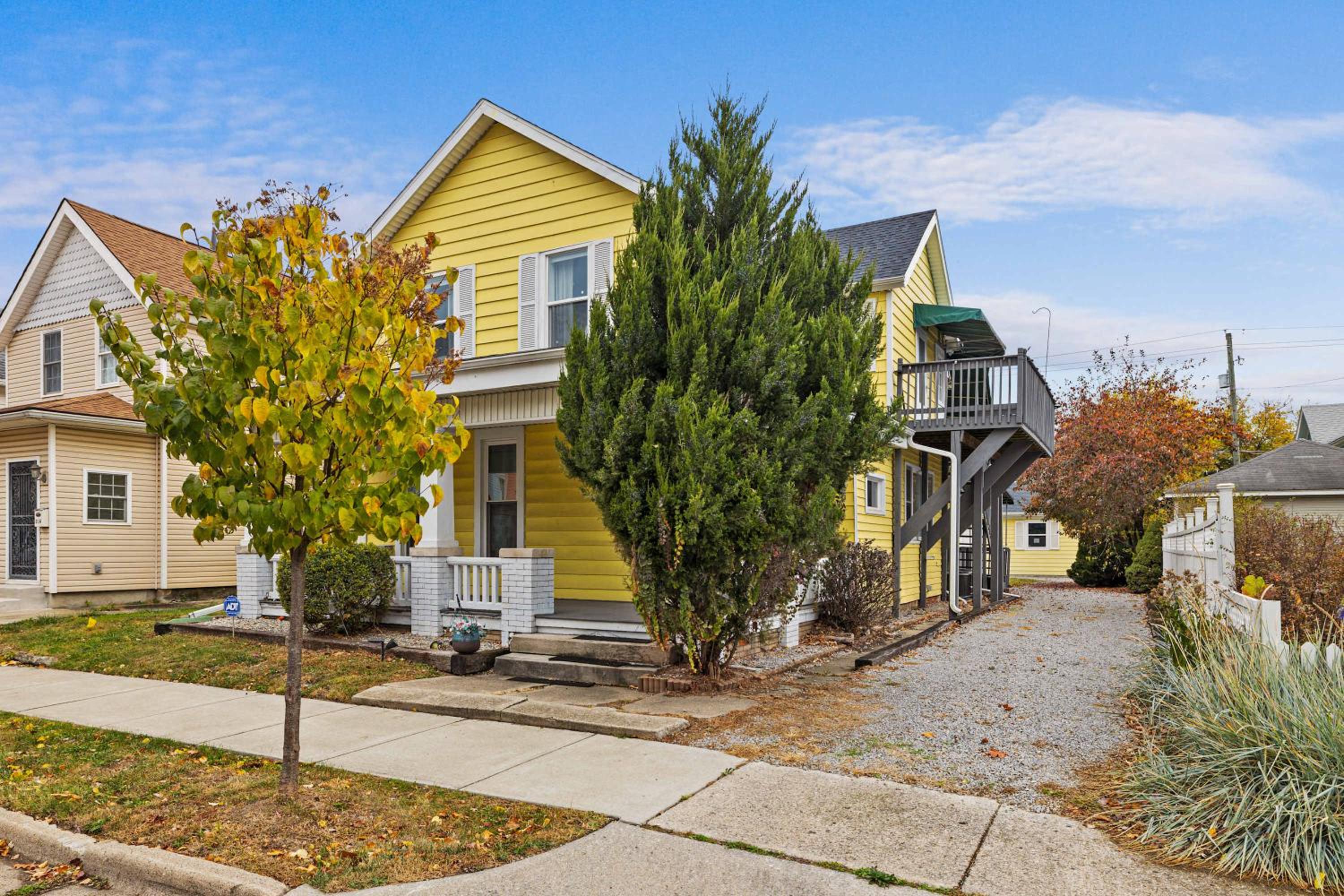 Vintage West Central Apt Walkable Free Parking!