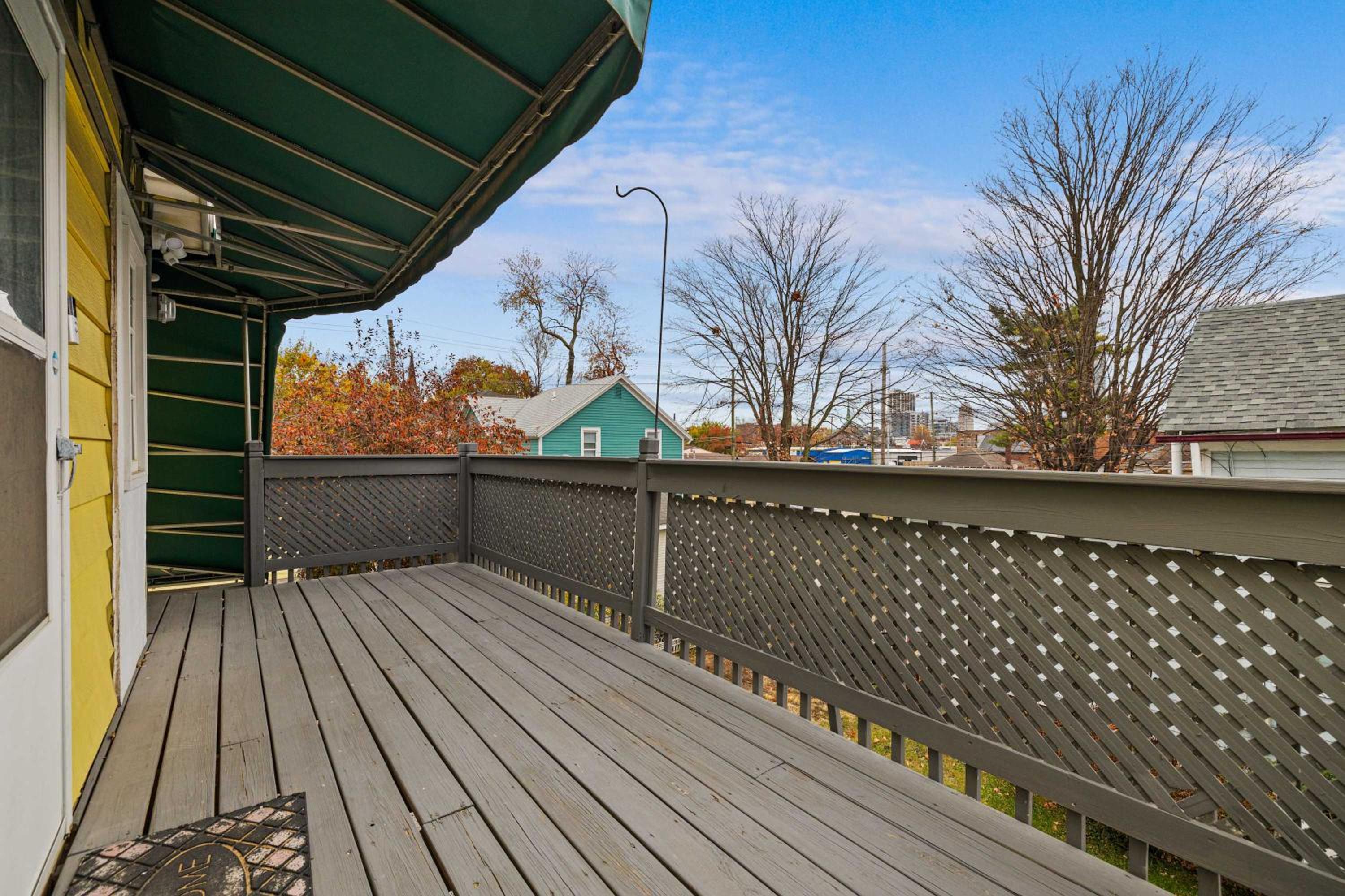Vintage West Central Apt Walkable Free Parking!