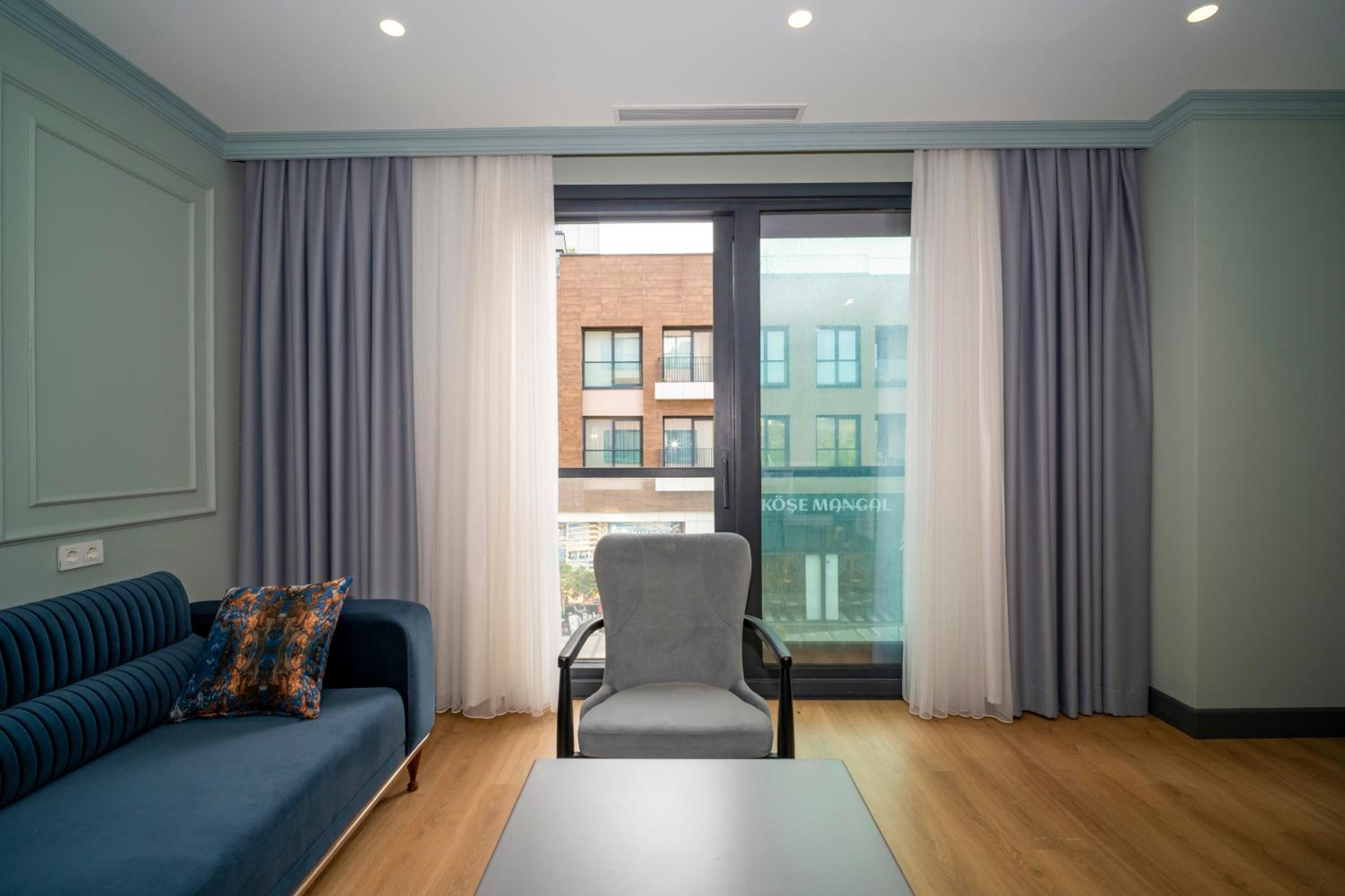 Rusel Park Residence