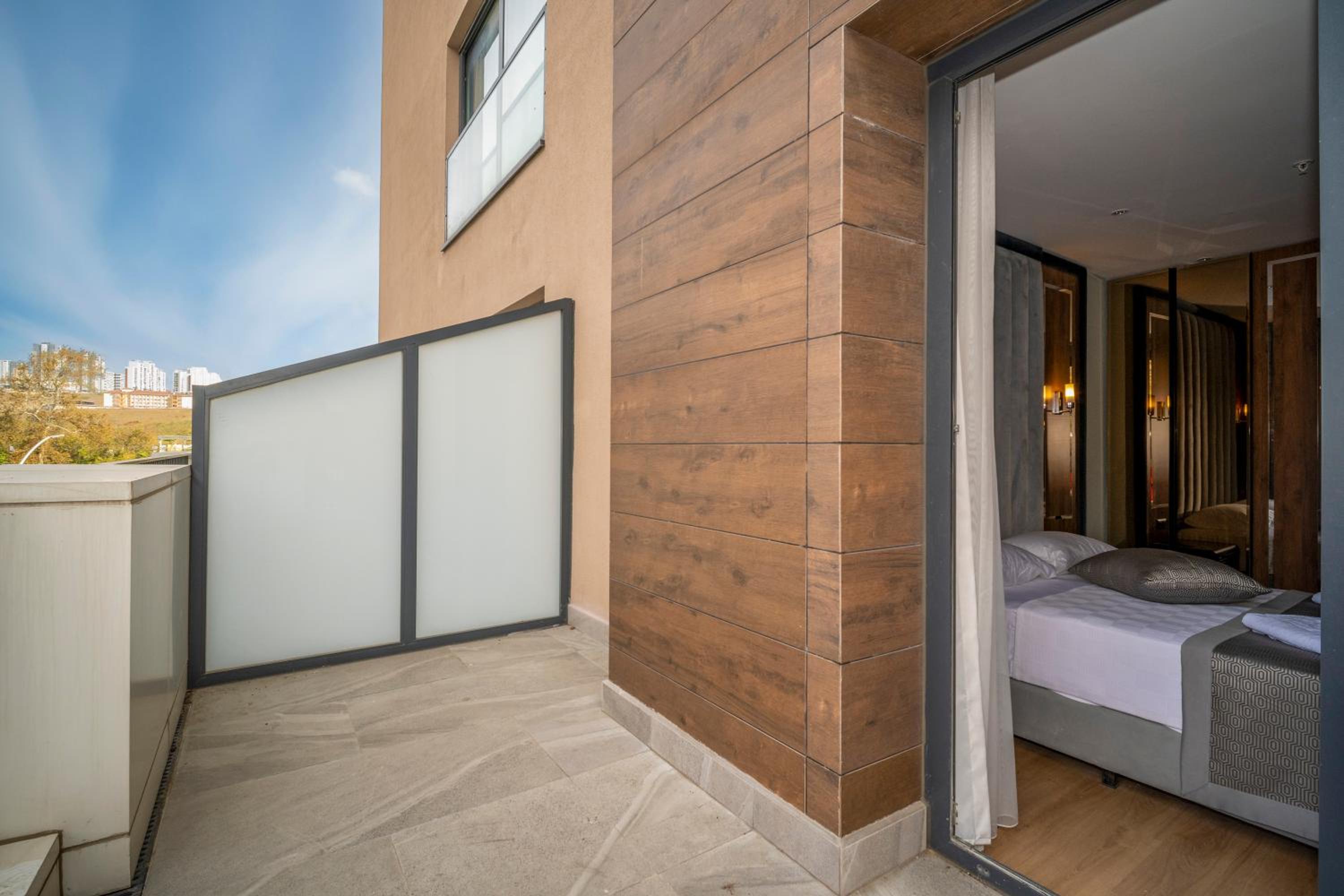 Rusel Park Residence