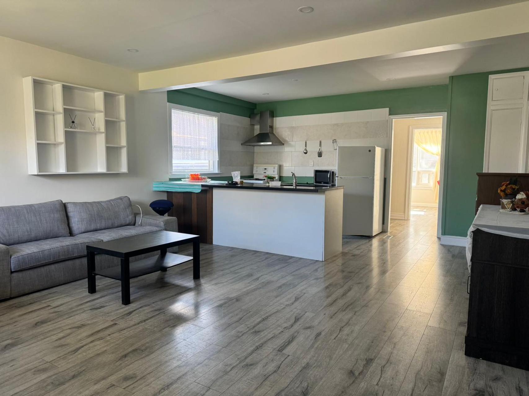 Queen bedroom near Finch Subway
