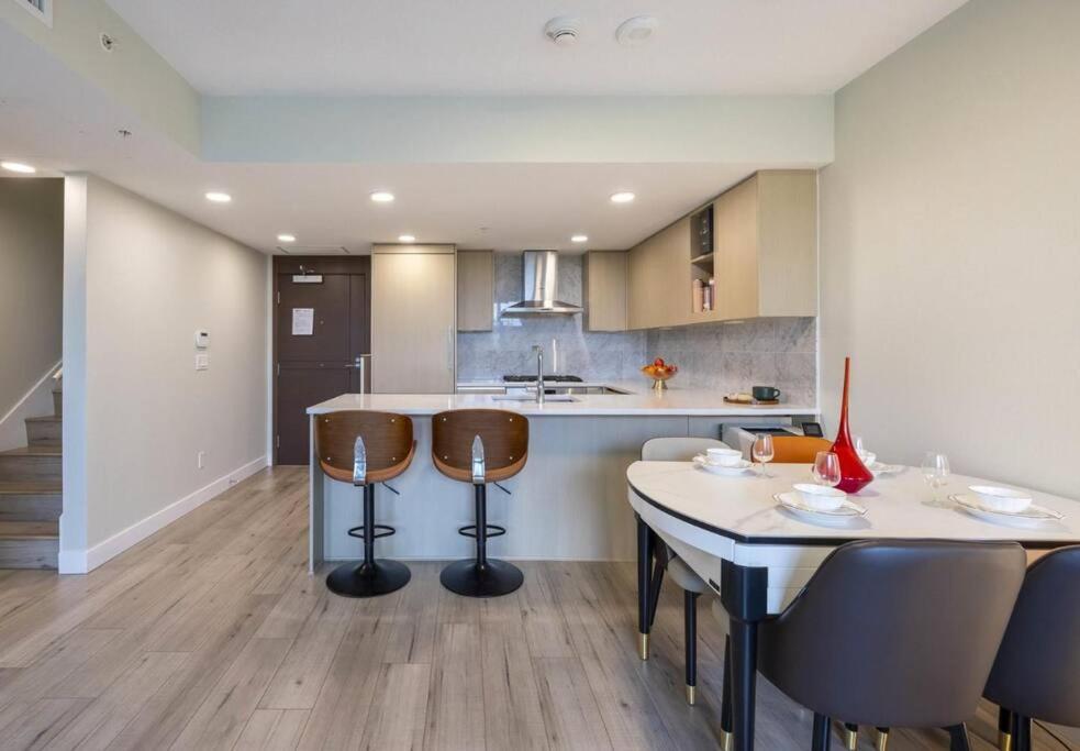 Sunny 2bdrm Apt in Richmond-Monthly rental