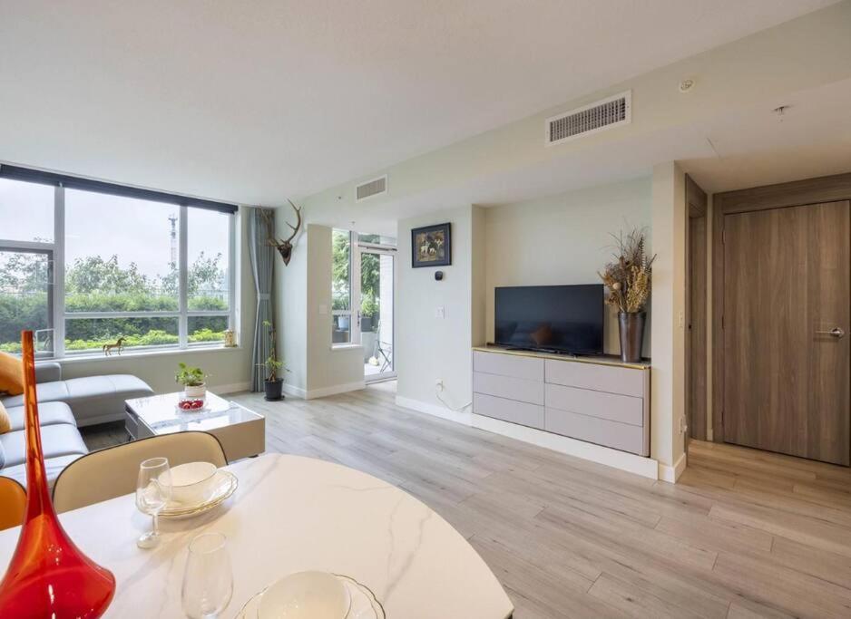 Sunny 2bdrm Apt in Richmond-Monthly rental
