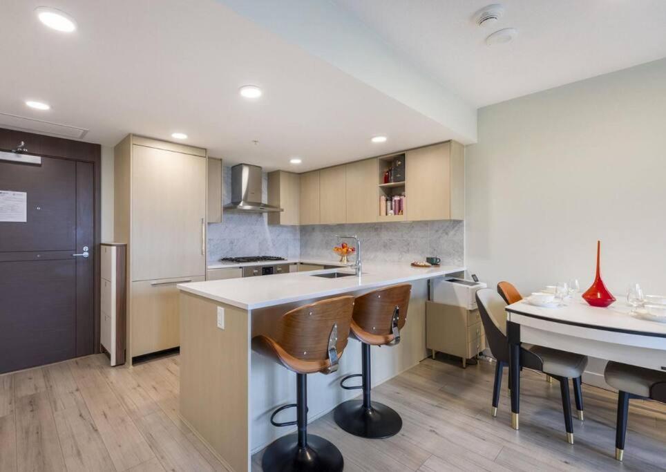 Sunny 2bdrm Apt in Richmond-Monthly rental