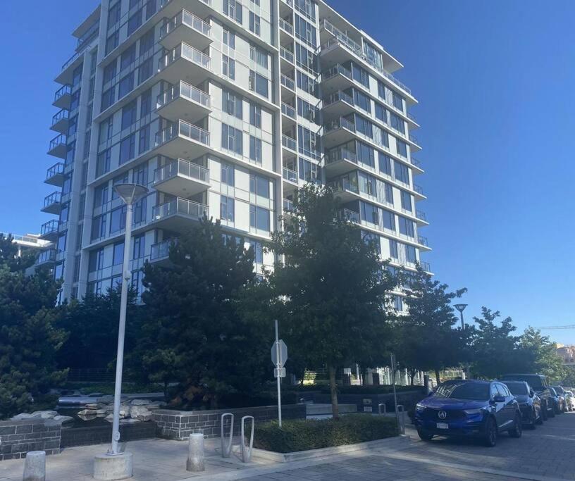 Sunny 2bdrm Apt in Richmond-Monthly rental