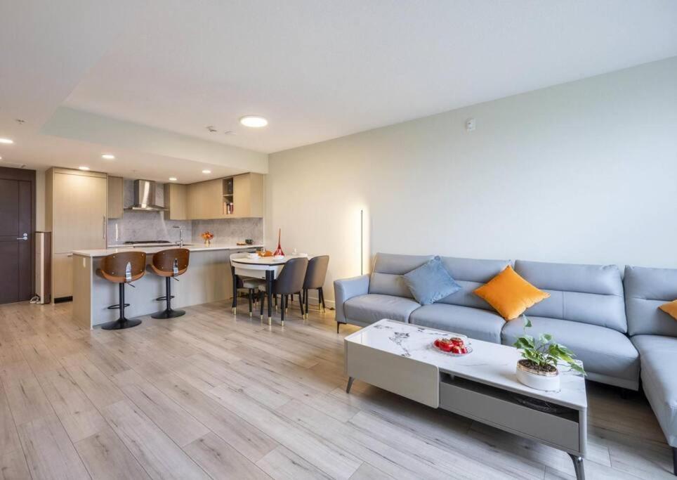 Sunny 2bdrm Apt in Richmond-Monthly rental
