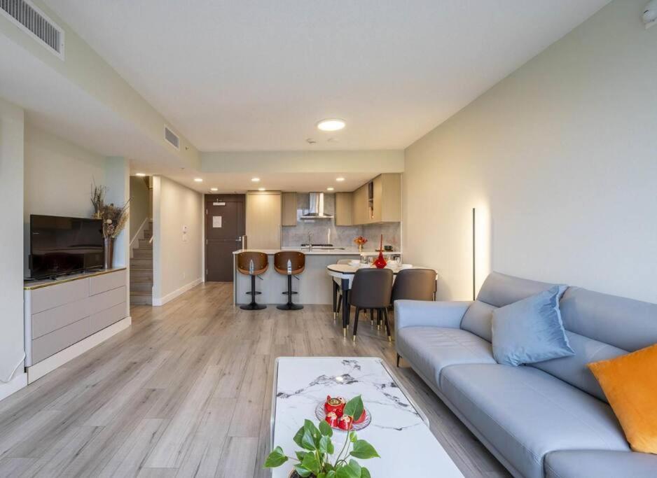 Sunny 2bdrm Apt in Richmond-Monthly rental