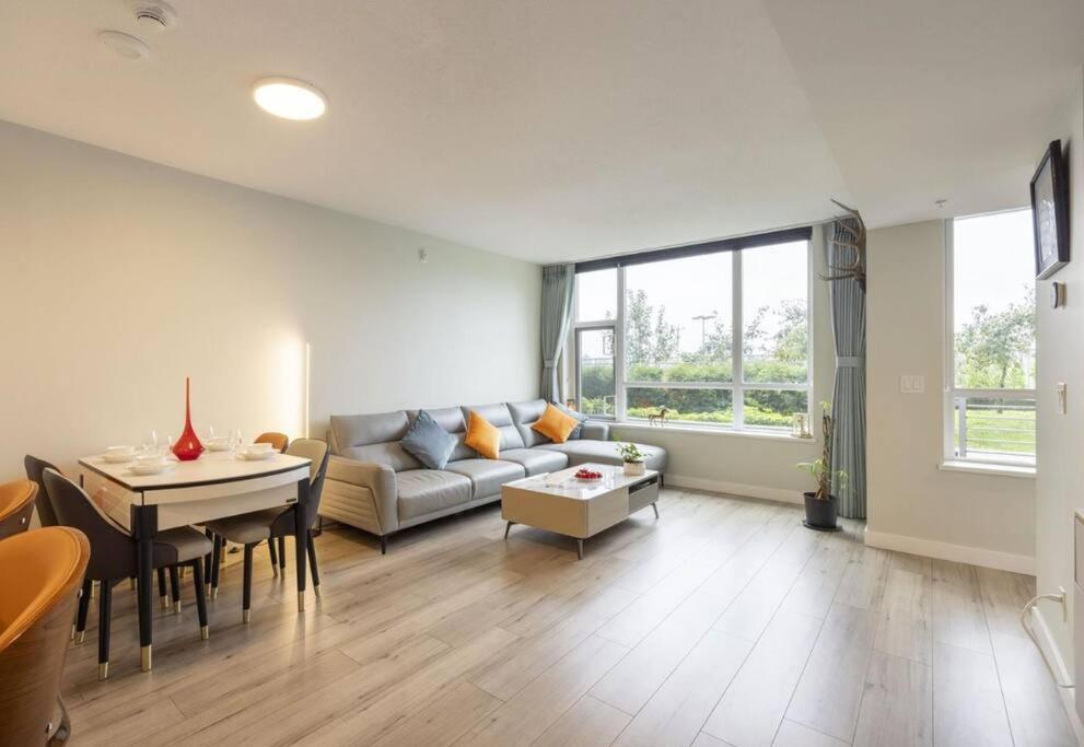 Sunny 2bdrm Apt in Richmond-Monthly rental