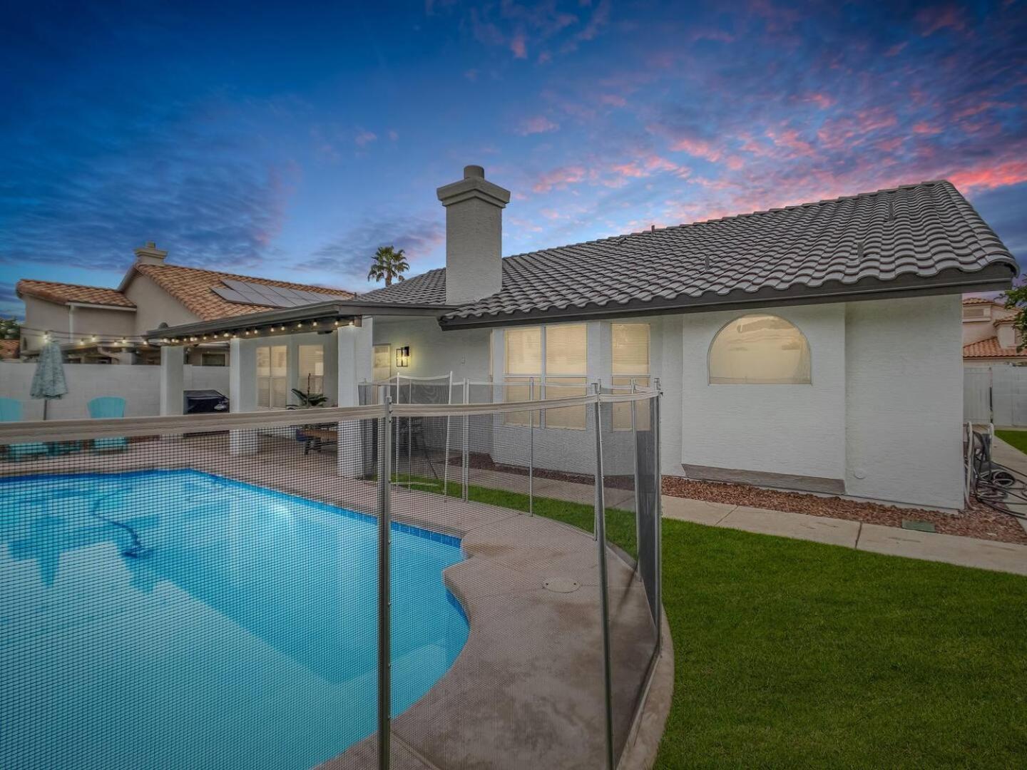 Val Vista Oasis- Gorgeous Gilbert Home with Pool view 5