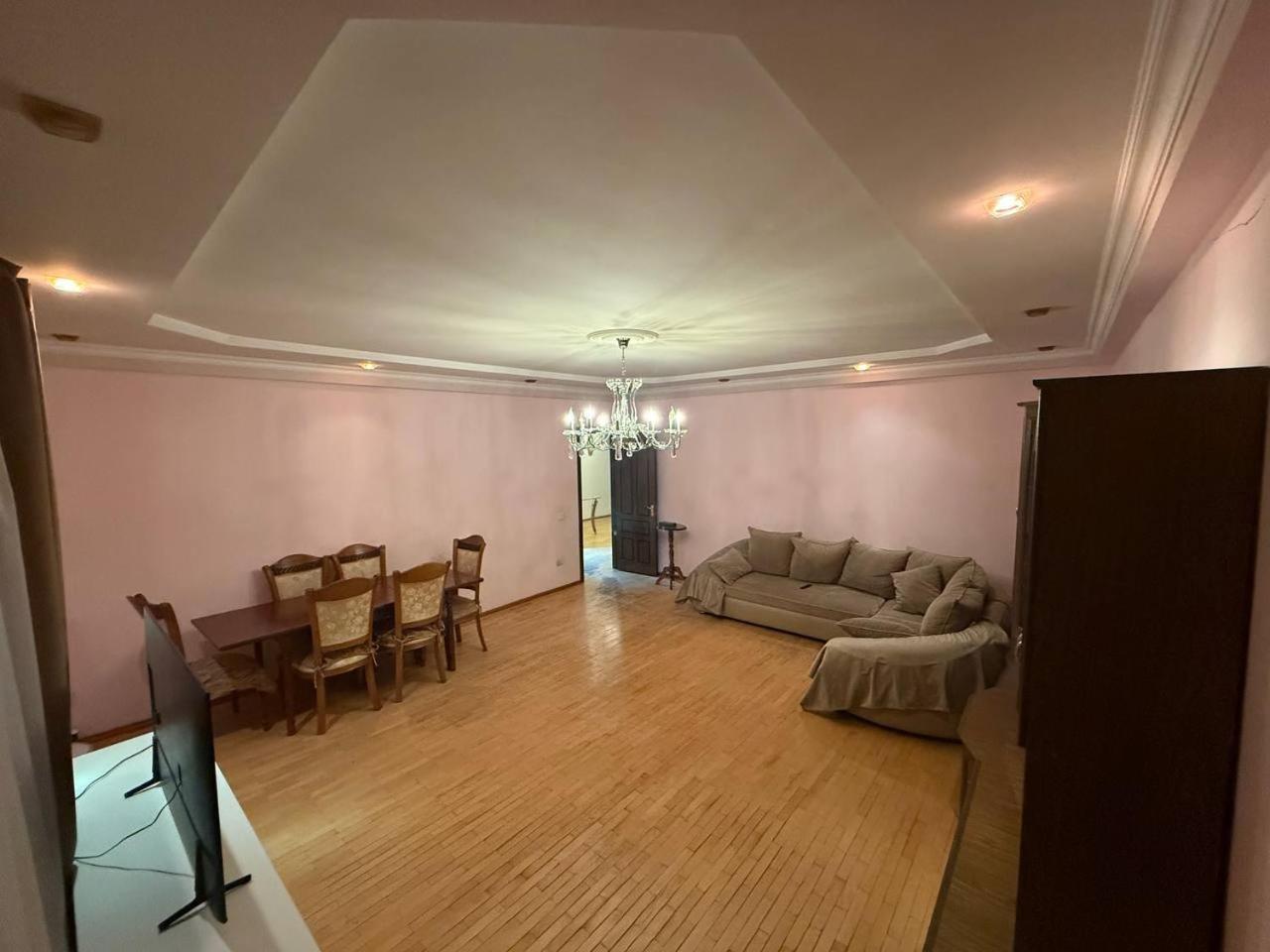 Azadliq Avenue Retro Apart