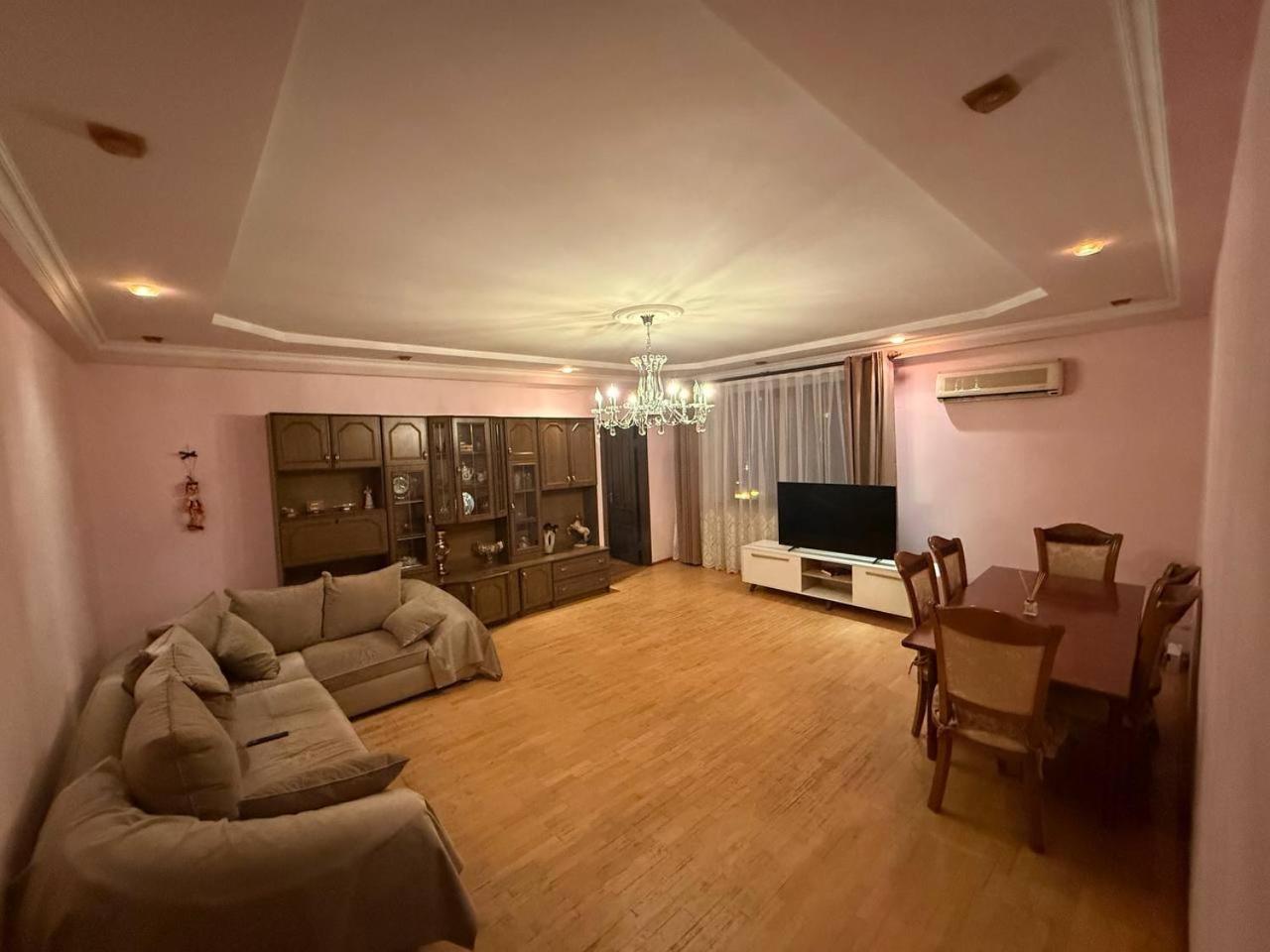 Azadliq Avenue Retro Apart