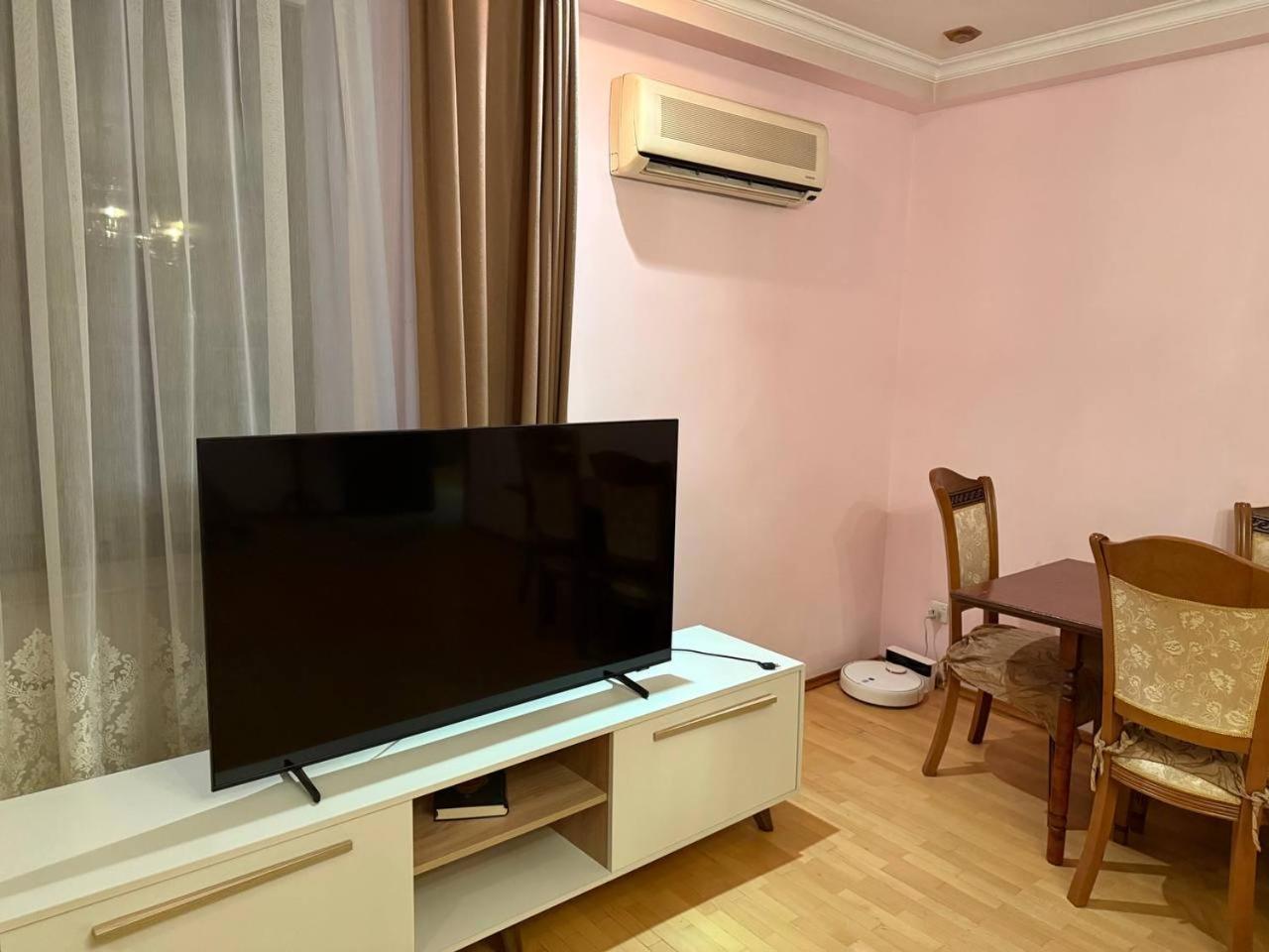 Azadliq Avenue Retro Apart