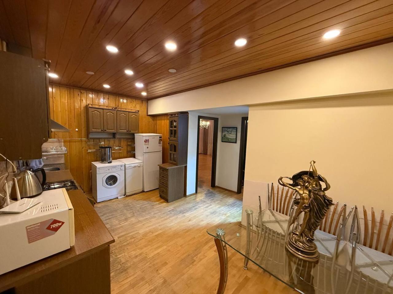 Azadliq Avenue Retro Apart