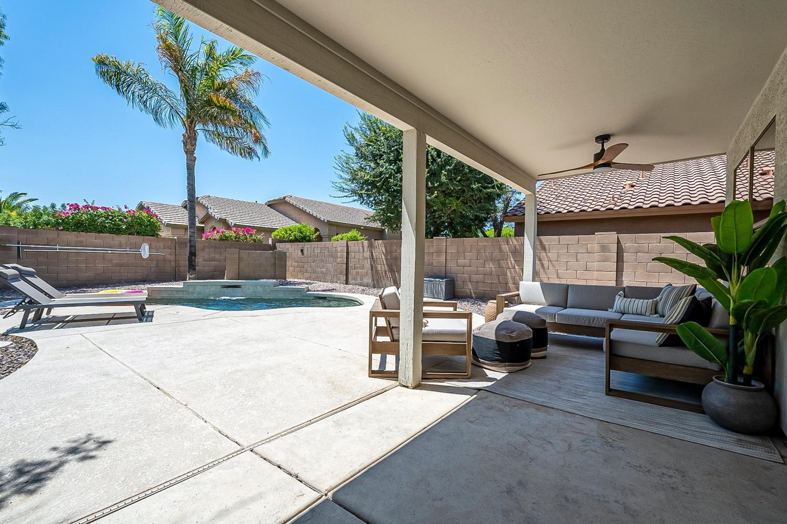 Dos Palmas - Gilbert Poolside Retreat view 3