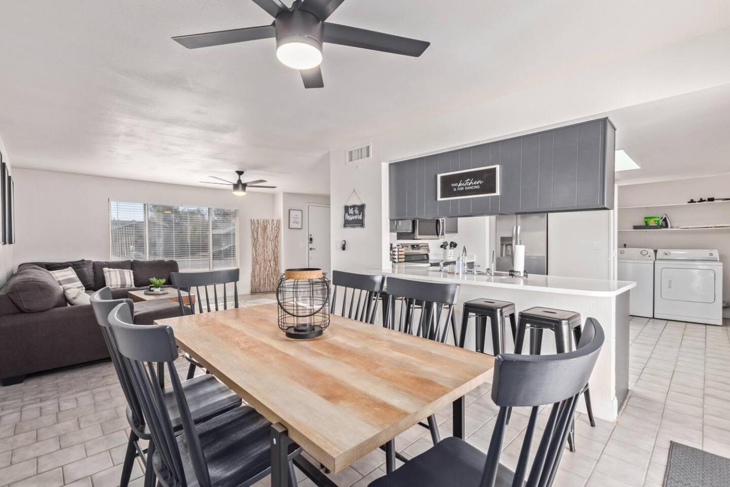 Stunning Hunter Single Family Home in the Heart of Mesa view 3