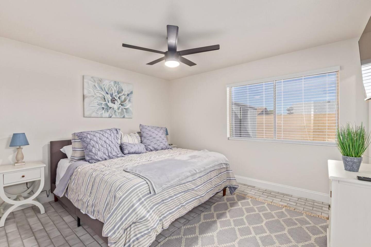 Stunning Hunter Single Family Home in the Heart of Mesa view 4