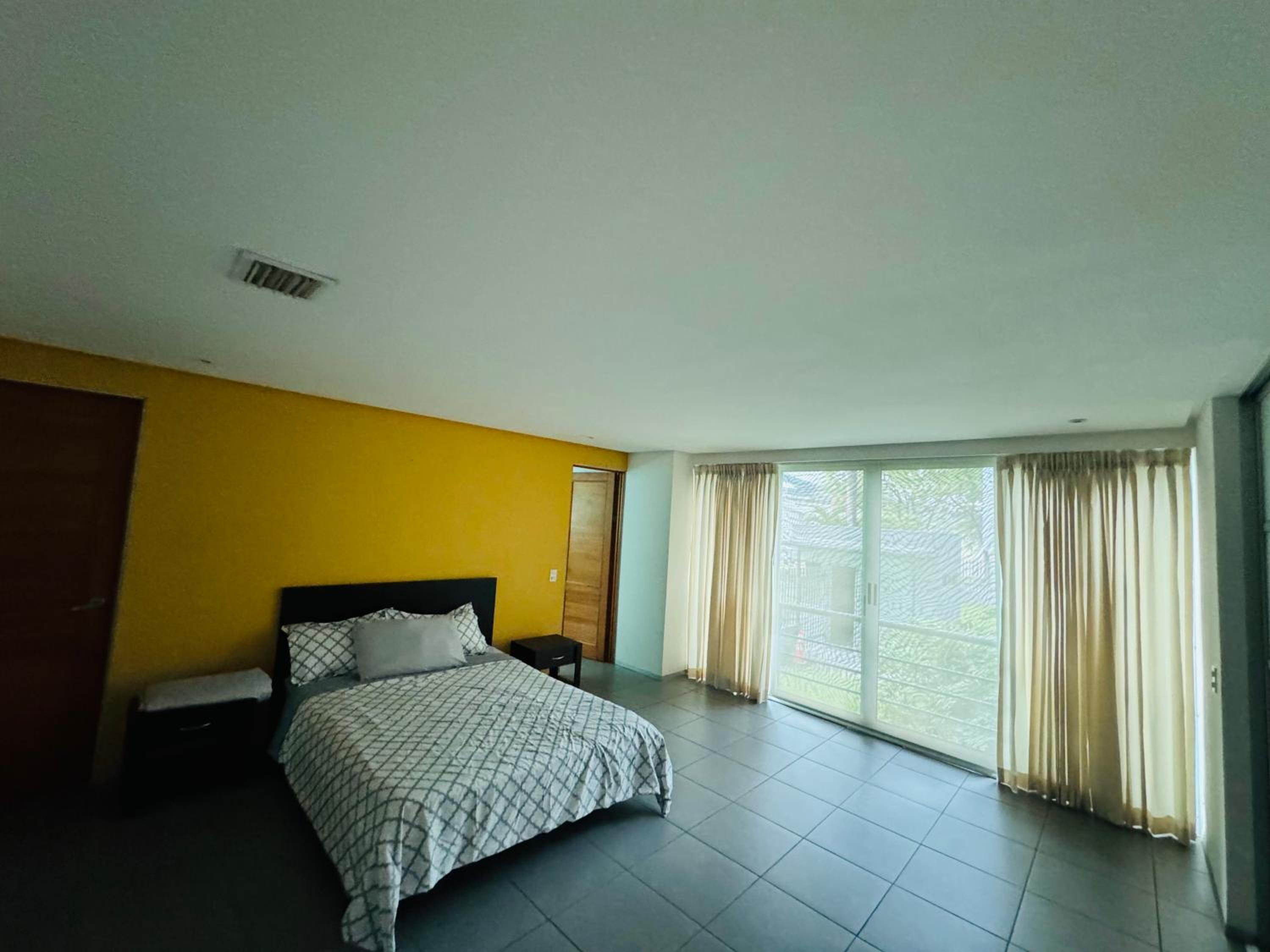 Santa Ana FLAT