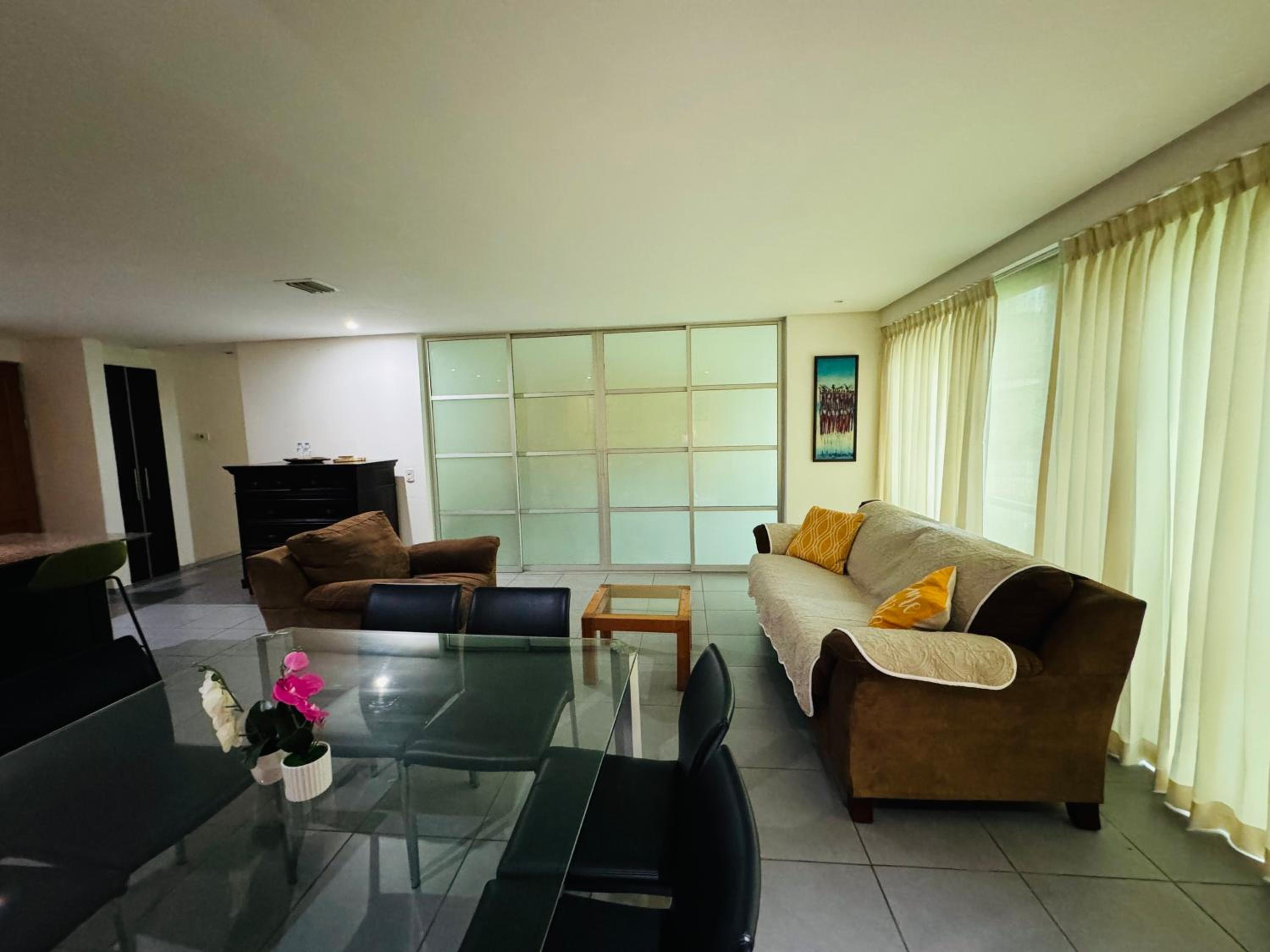 Santa Ana FLAT