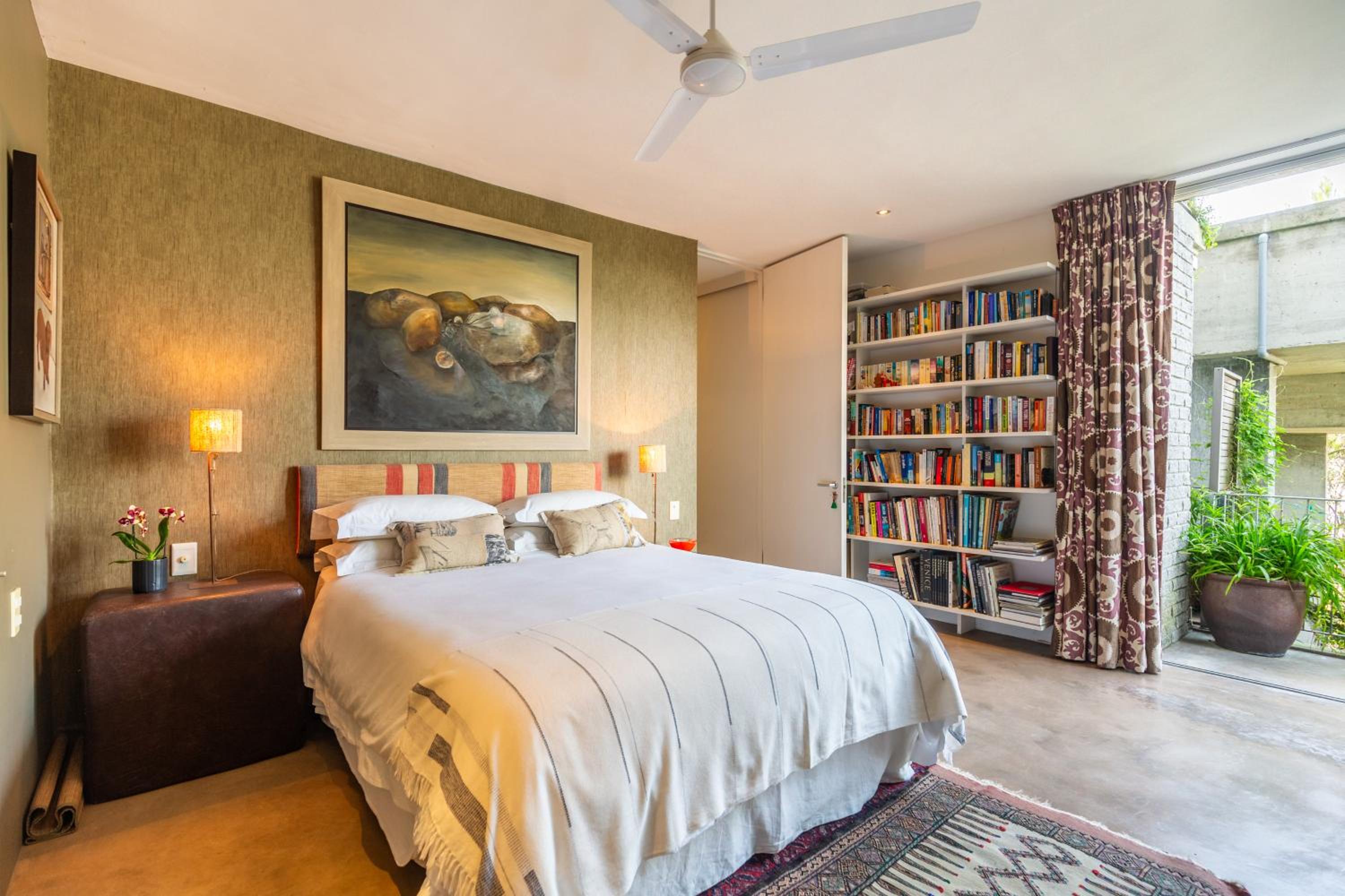 Lions Head Villa with Stunning Table Mountain Views view 3
