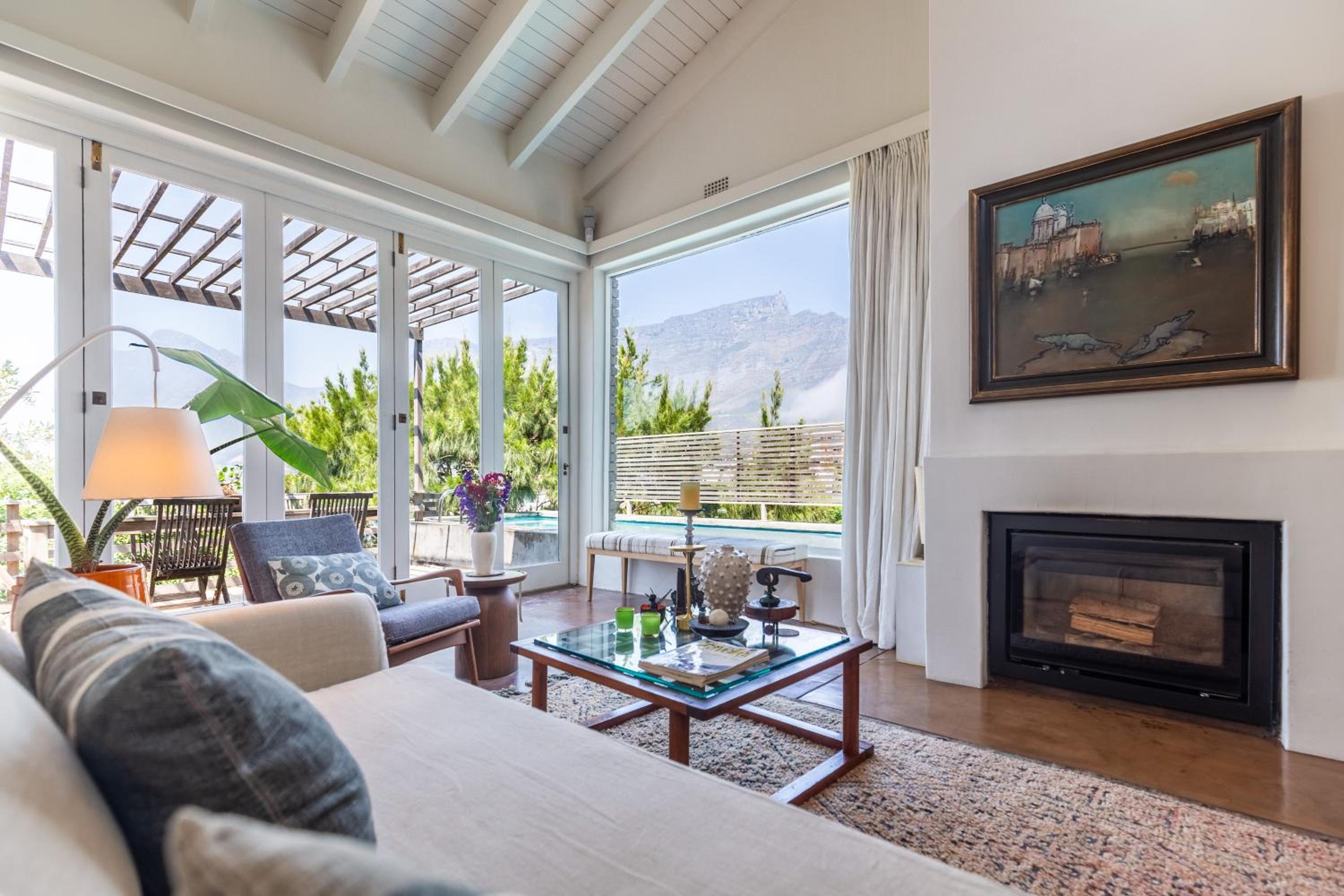 Lions Head Villa with Stunning Table Mountain Views view 2