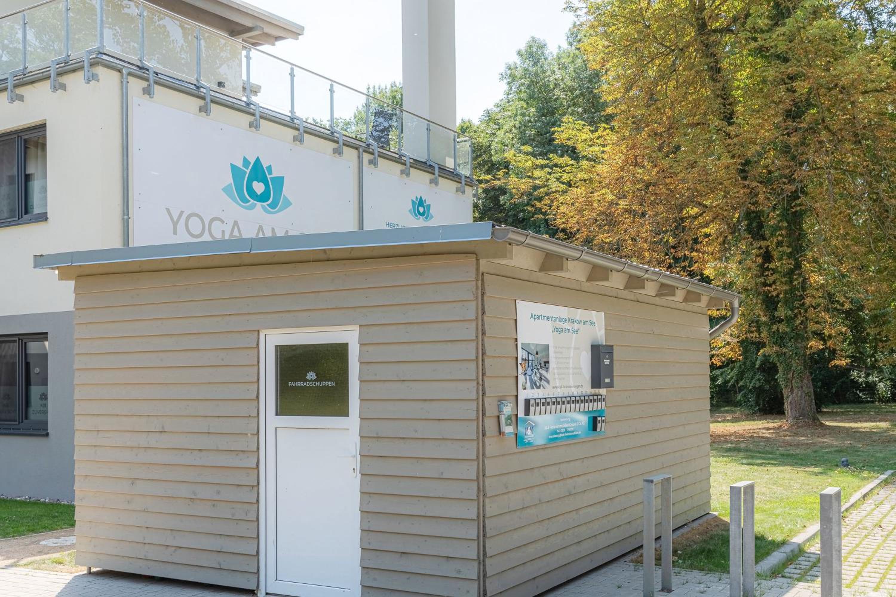 Lotusblume - 5 Sterne Ferienunterkunft mit möblierter Terrasse am Krakower See