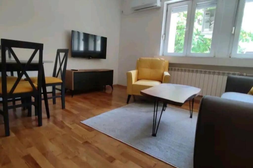 Central Triumph Arch Apartment