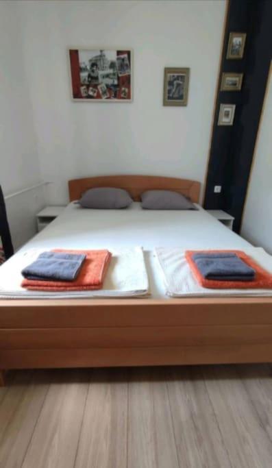 Central Triumph Arch Apartment