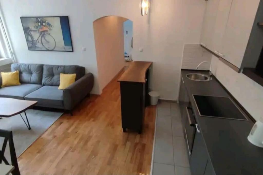 Central Triumph Arch Apartment