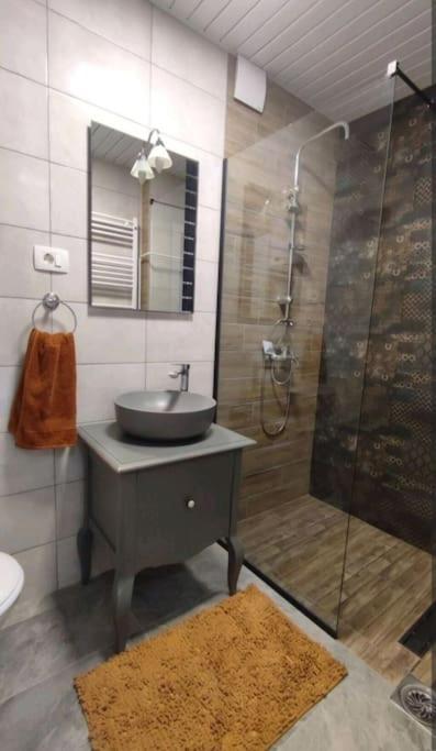 Central Triumph Arch Apartment