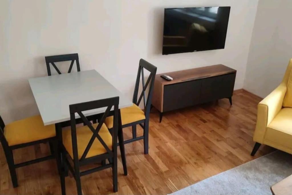Central Triumph Arch Apartment