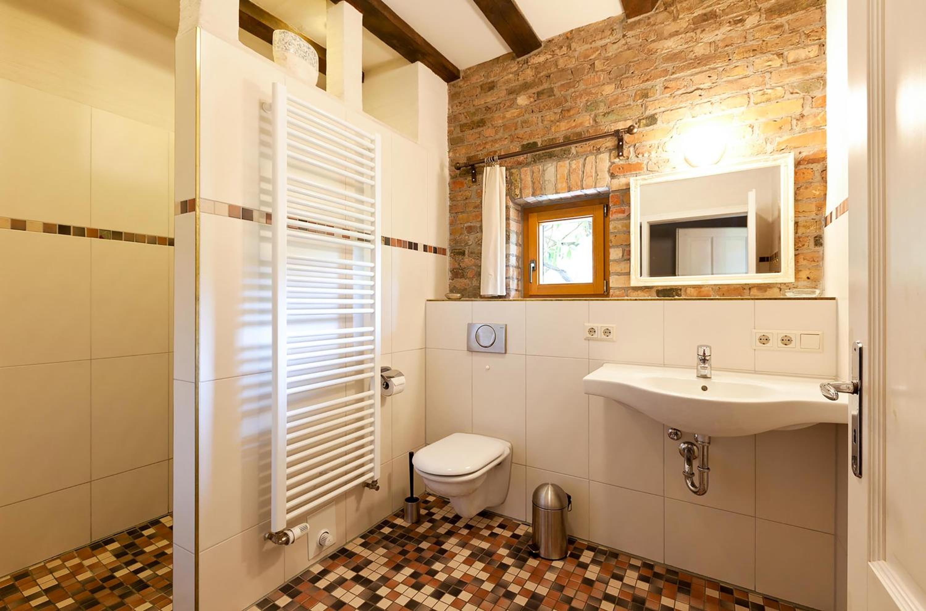 Ferienwohnung Lilie mit Balkon in einer geschmackvoll sanierten Backsteinmühle