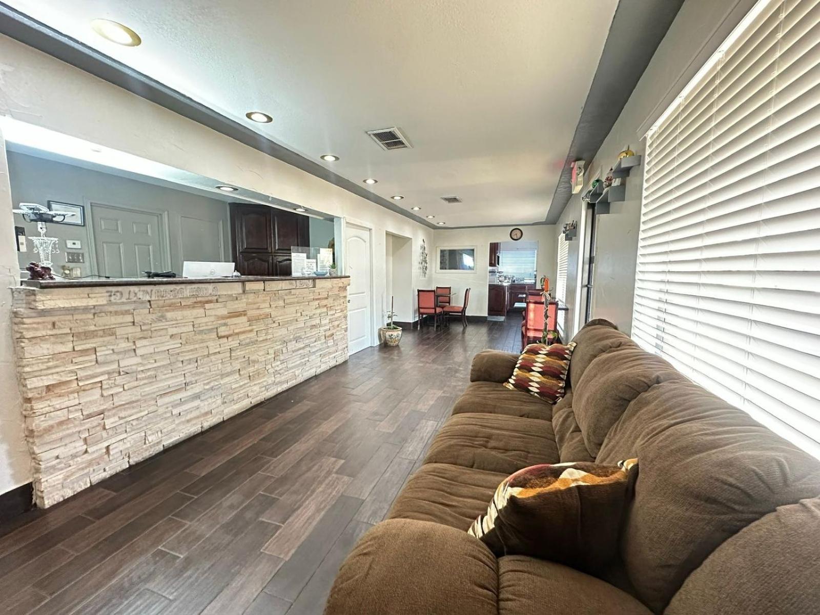 Gainesville Vacations - Loyalty Inn Gainesville - Property Image 6