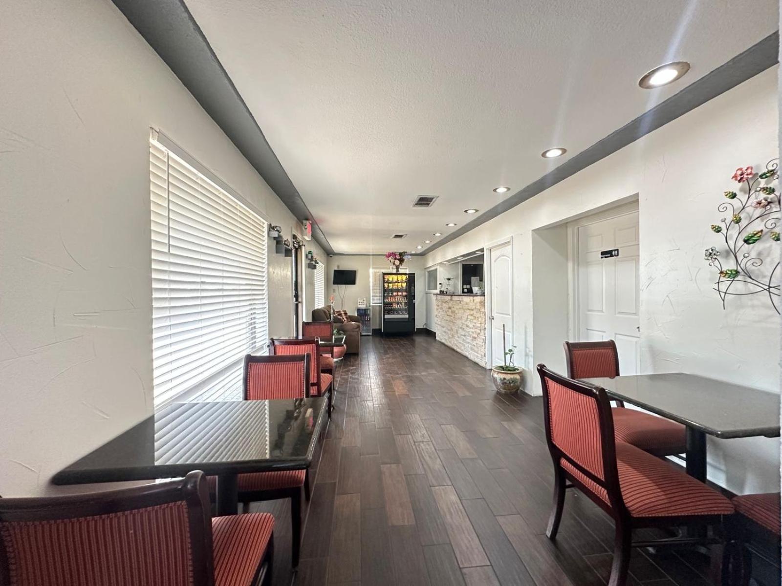 Gainesville Vacations - Loyalty Inn Gainesville - Property Image 7