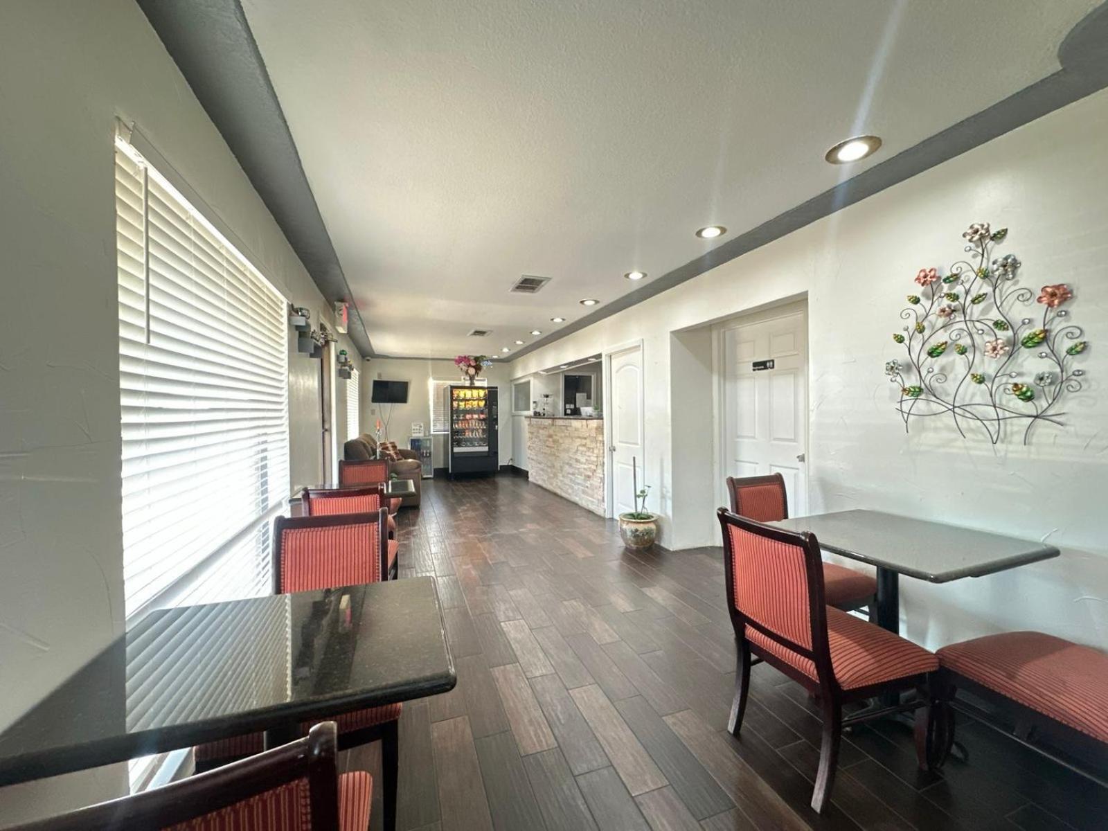 Gainesville Vacations - Loyalty Inn Gainesville - Property Image 5