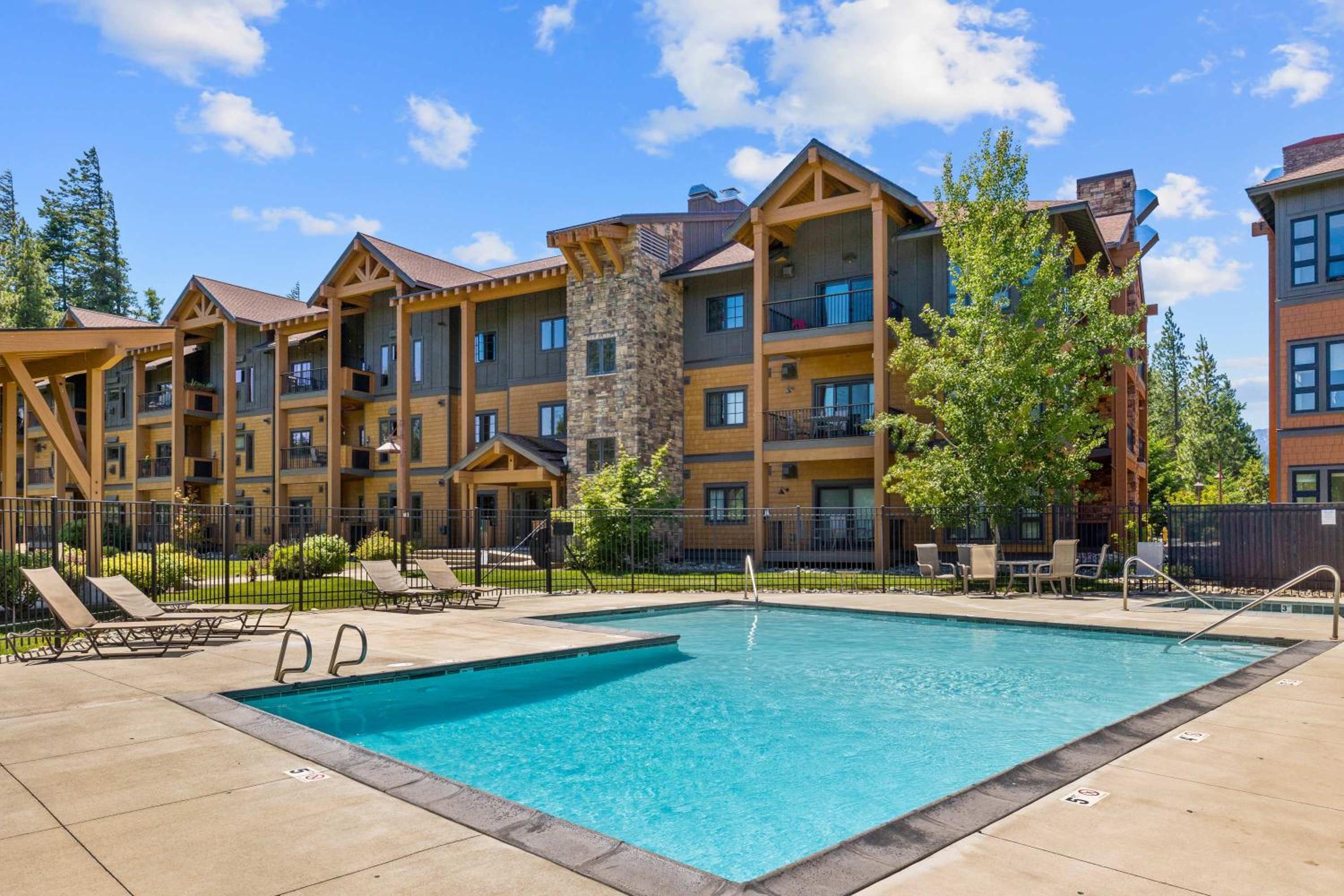 Cowboy Corner Condo at Suncadia- Top Floor, Fairway & Mountain View, Fireplace, Smart TVs, Hi-speed Wi-Fi, Walk to Lodge view 2