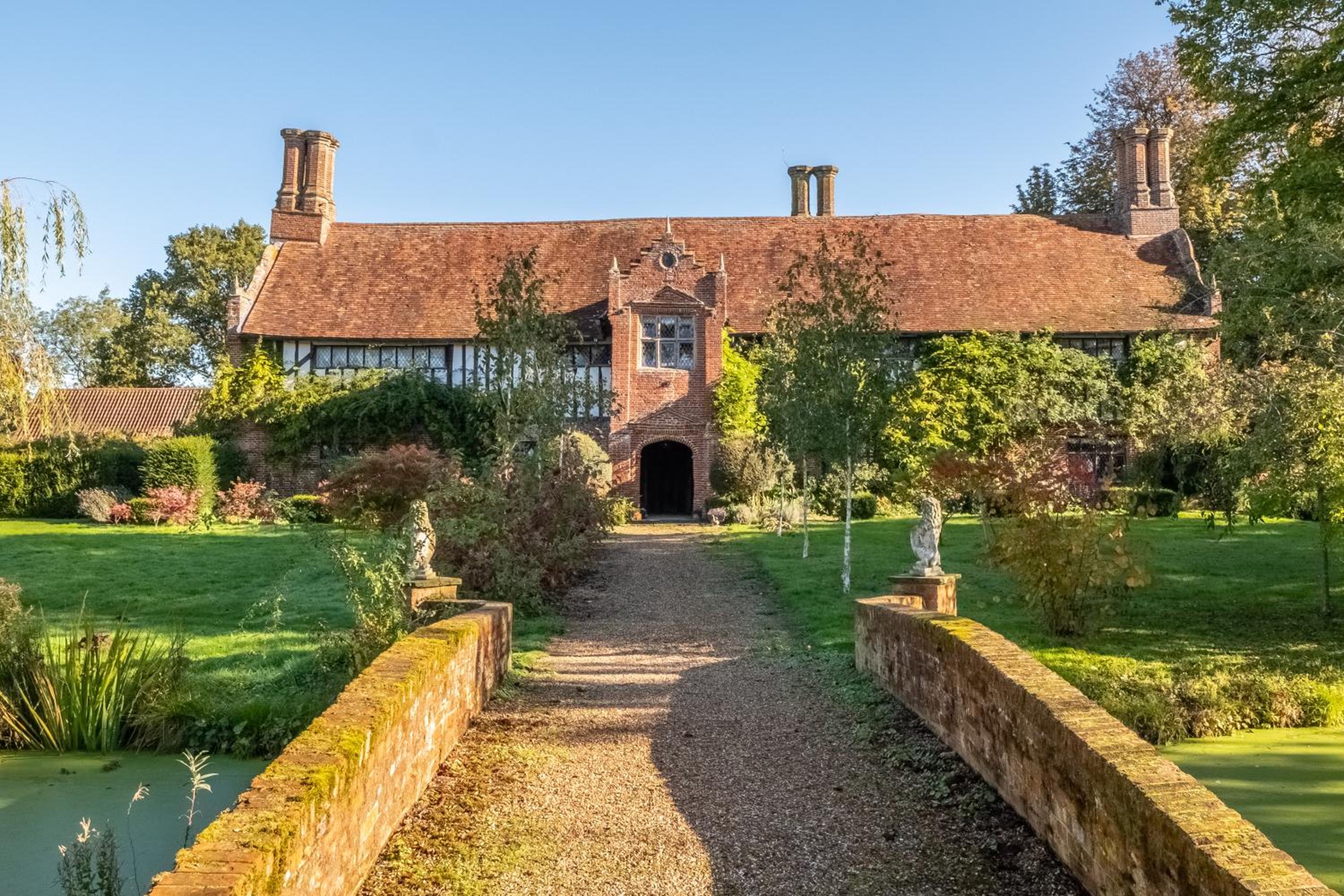 1,000 year old Medieval Flemings Hall sleeps up to 14 or 22 view 5