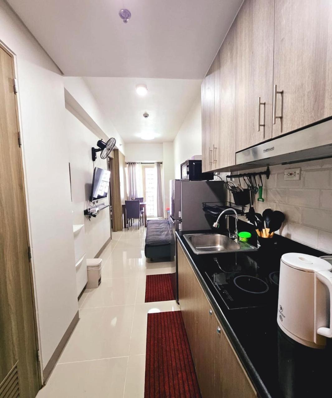 Coast Residences - 1 Bedroom with Balcony near PICC, WTC, Star City & MOA view 5